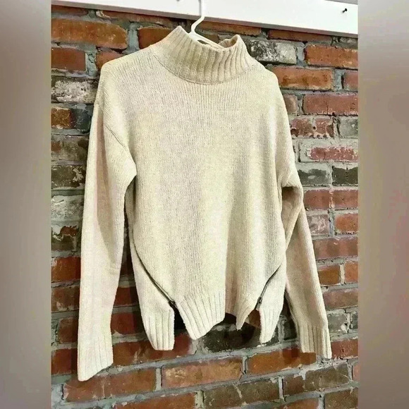 Lovers + Friends Cream Zip Sweater Size M - Picture 3 of 7